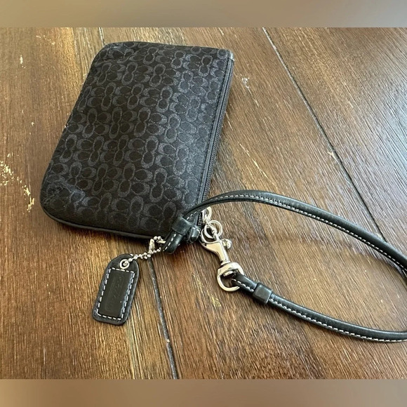 Coach signature logo wrislet - Picture 5 of 9